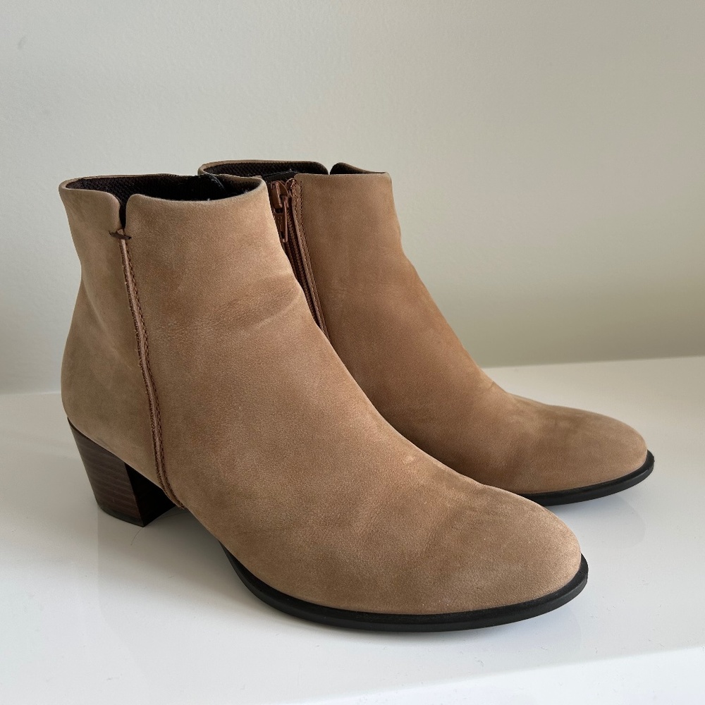 ECCO Women’s Ankle Boots Booties US 7.5 Beige, Suede Leather